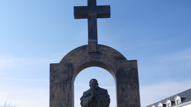 Prawdopodobnie w lutym przeniesienie pomnika Jana Pawła II na teren francuskiego gimnazjum katolickiego