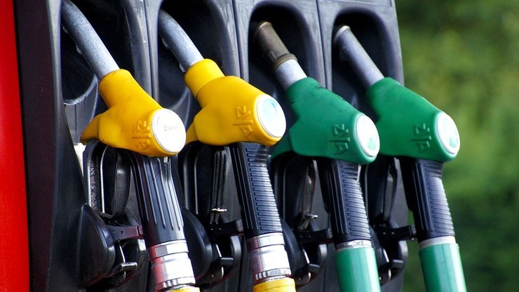 Przez huragany zdrożeją paliwa na polskich stacjach benzynowych