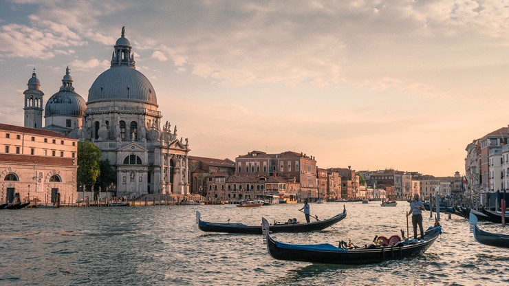 W Wenecji ustanowiono kary za brudzenie i wybryki. Nawet 500 euro grzywny i zakaz wstępu do miasta