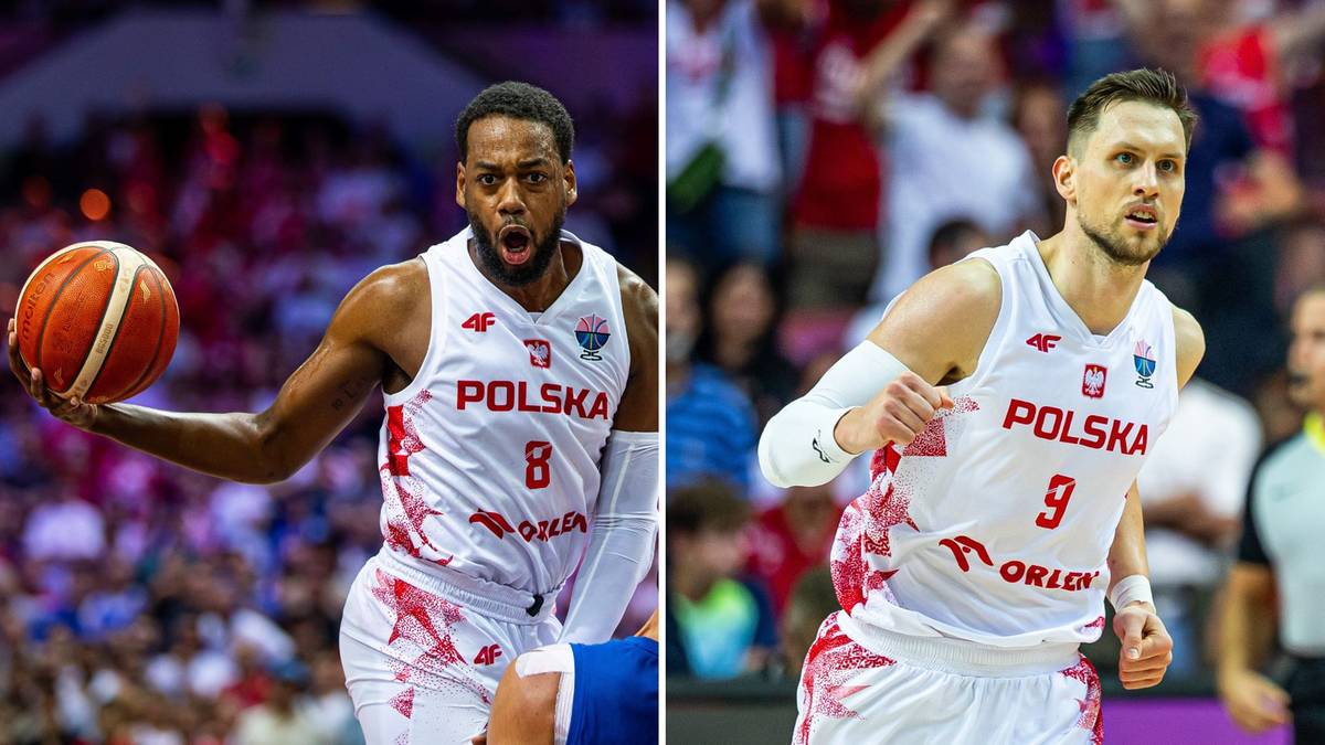 Dwóch koszykarzy w biało-czerwonych strojach z napisem POLSKA.