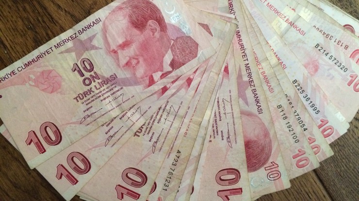 Erdogan oskarża "dolarowych terrorystów": celem jest rzucenie Turcji na kolana