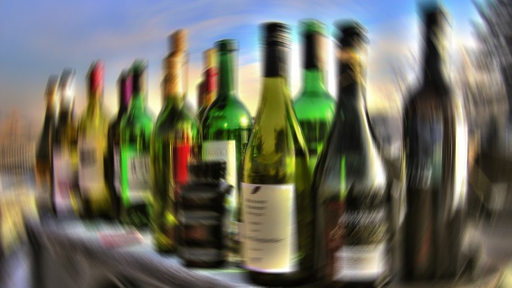 39 proc. uczniów pije alkohol, 8 proc. zażywa narkotyki. Badanie w częstochowskich szkołach