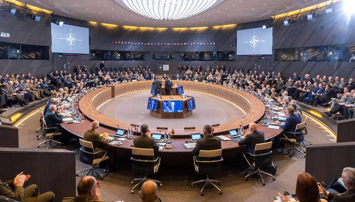 Pomoc dla Kijowa, zwiększenie presji na Moskwę. Admirał NATO ujawnia plan