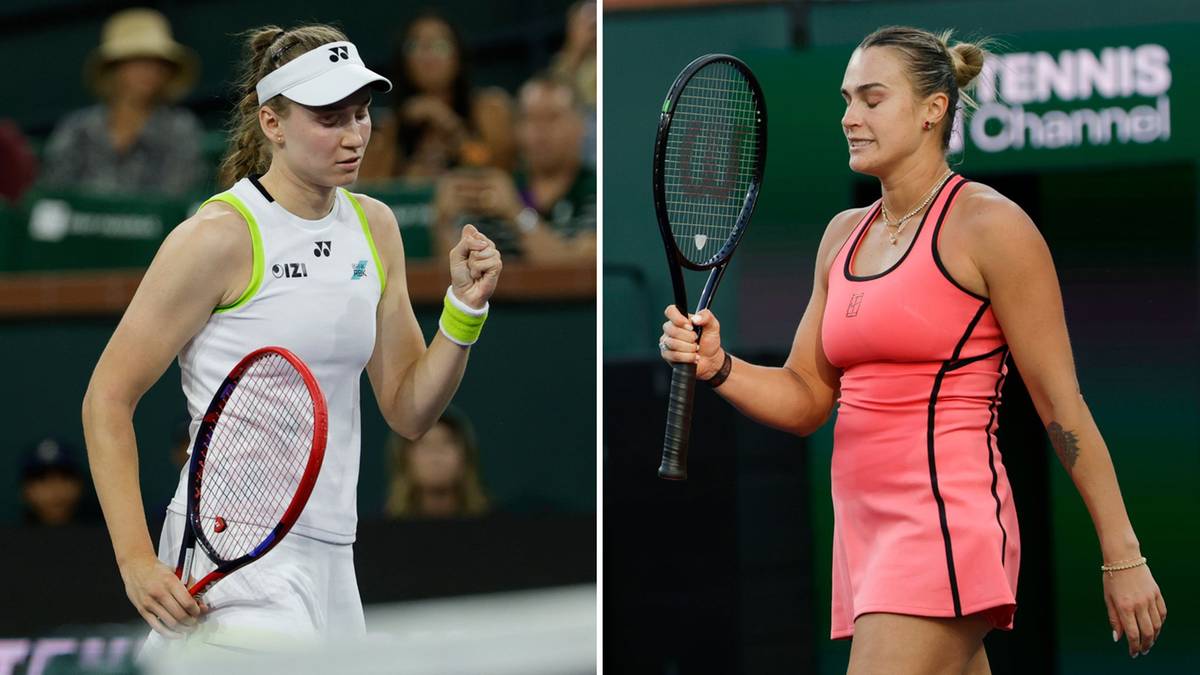 Dwie tenisistki na korcie tenisowym. Po lewej Aryna Sabalenka w białym stroju z daszkiem, po prawej Jelena Rybakina w r&oacute;żowej sukience.