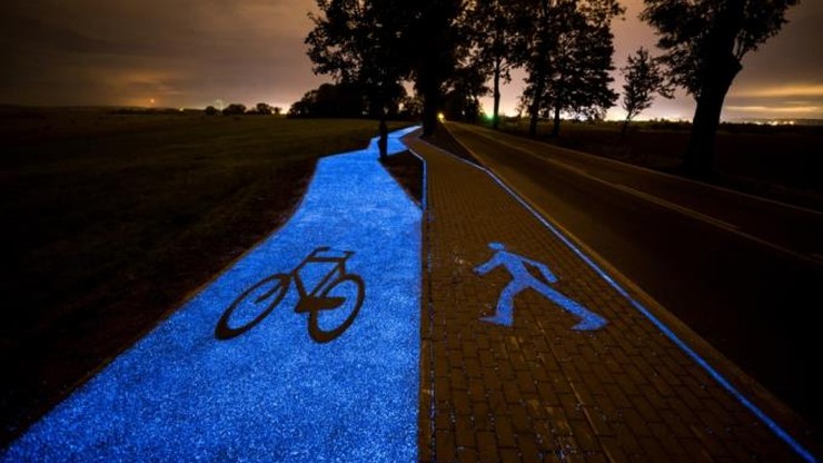 Ścieżka rowerowa, która świeci w nocy. Otwarto ją w Polsce