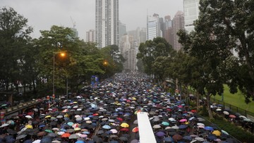 Co najmniej 1,7 mln uczestników protestu przeciw władzom Hongkongu