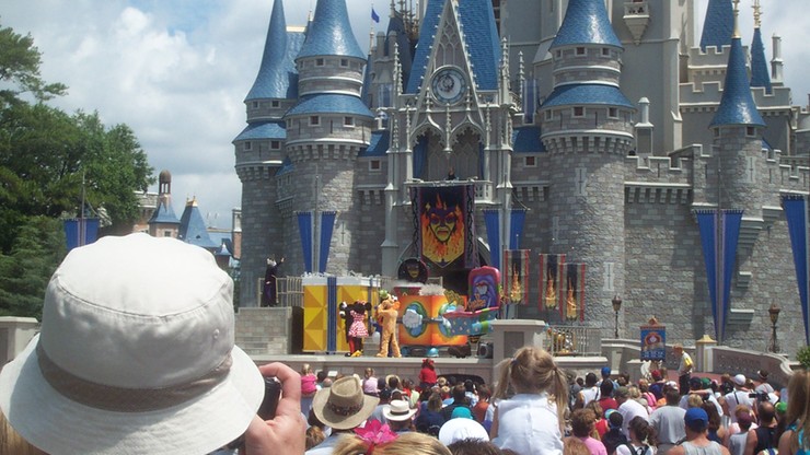 Media: zamachowiec z Orlando rozważał atak na Disney World