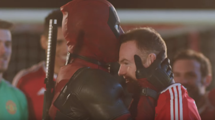 Rooney dostał całusa od Deadpoola! W czoło! (WIDEO)