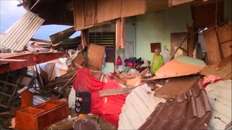 Niemal 50 ofiar tajfunu Phanfone. Zrujnowane domy, zalane miasta [WIDEO]