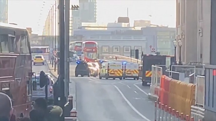 Napastnik z nożem zastrzelony w Londynie. "Próba ataku terrorystycznego"