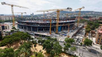 Walka z czasem. Czy Barcelona rozpocznie sezon na Camp Nou?