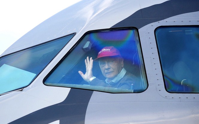 Niki Lauda osobiście pilotował swoje samoloty pasażerskie.