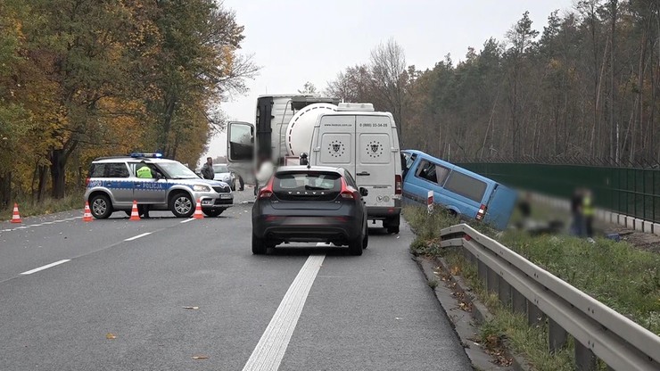 Tragiczny wypadek na dk 50. Nie żyją trzy osoby, droga koło Sochaczewa zablokowana