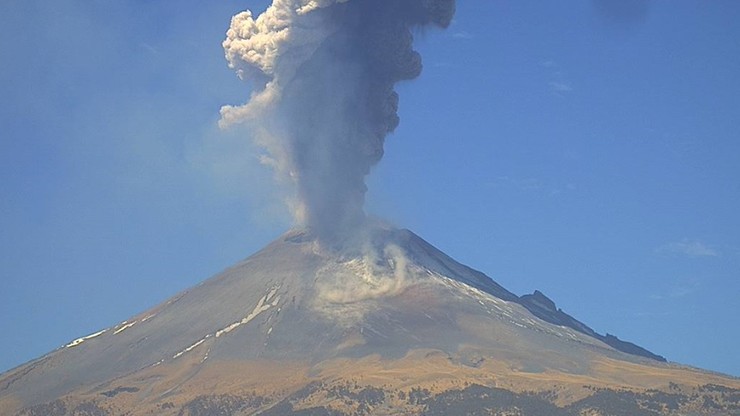 Wulkan "El Popo" jest w ostatnich miesiącach bardzo aktywny. Także na Twitterze
