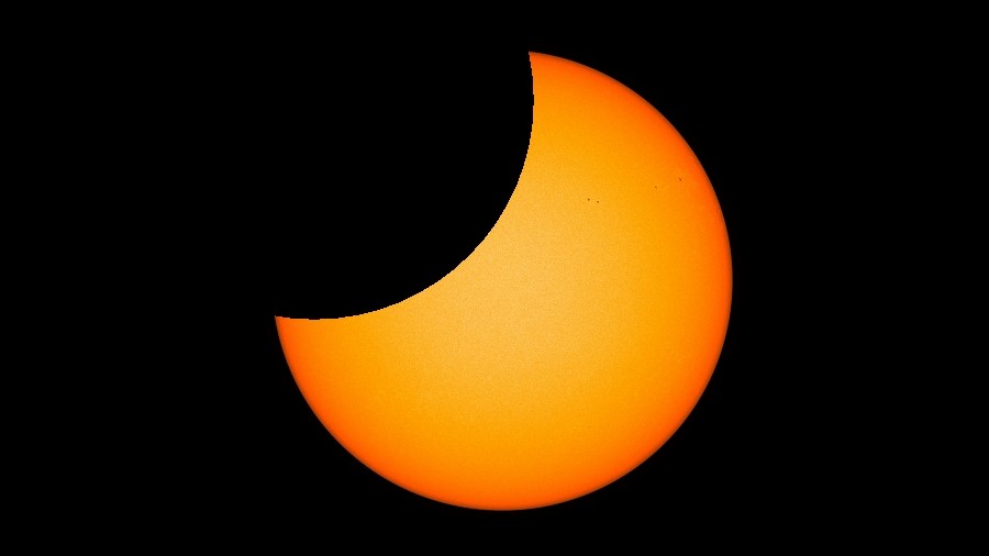 Tak będzie wyglądać maksymalna faza zaćmienia Słońca 25 października. Fot. TwojaPogoda.pl / SDO.