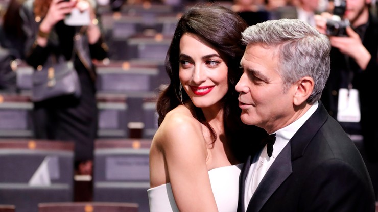 George i Amal Clooneyowie zostali rodzicami. Aktor "na środkach uspokajających"