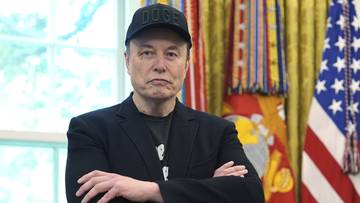 Czarne chmury nad chatbotem Elona Muska. Miliarder oburzony ruchem Brytyjczyków