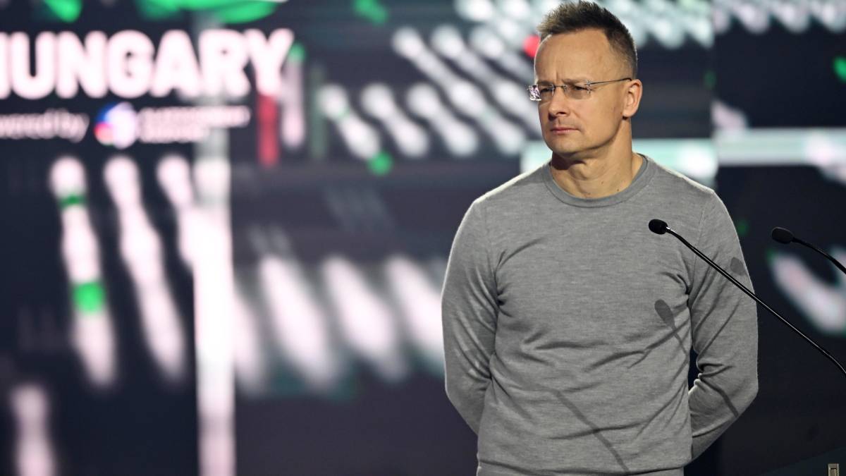 Węgierski minister potwierdza "konsultacje" z Rosją. Tusk: Hańba