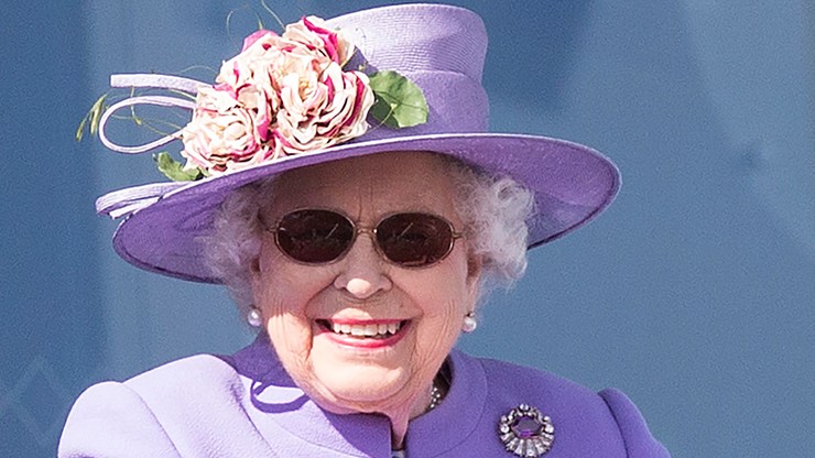 Królowa Elżbieta II przeszła operację. To dlatego nosiła okulary