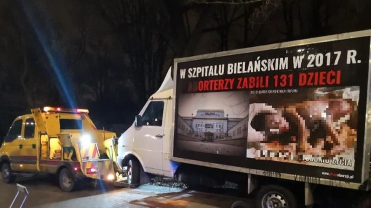 Usunięto samochód antyaborcyjny sprzed szpitala Bielańskiego w Warszawie