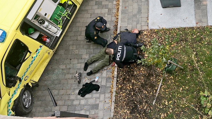 Oslo: uzbrojony mężczyzna ukradł karetkę i wjechał w przechodniów. Był powiązany ze skrajną prawicą
