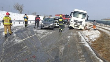 Siedem aut zderzyło się na S7. Policja szuka ciężarówki