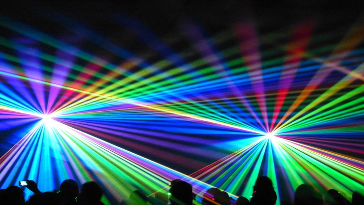 Podczas imprezy sylwestrowej w Warszawie nie będzie fajerwerków, zastąpi je pokaz laserów