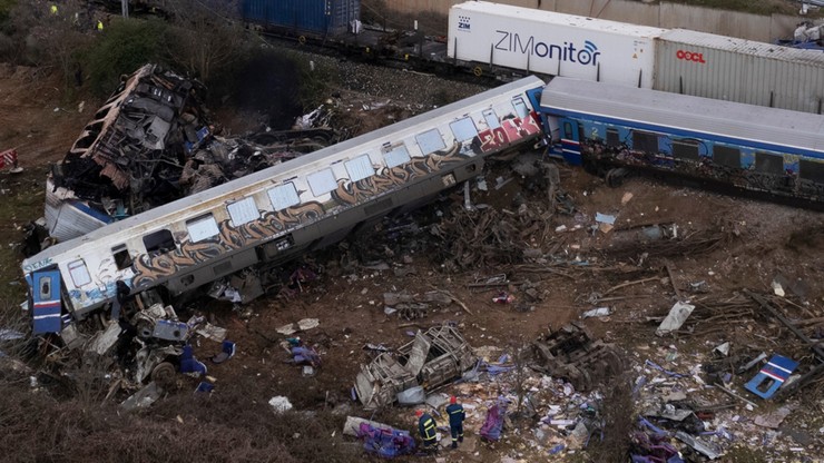 Katastrofa kolejowa w Grecji. Zderzenie czołowe pociągów. Służby informują o wielu ofiarach