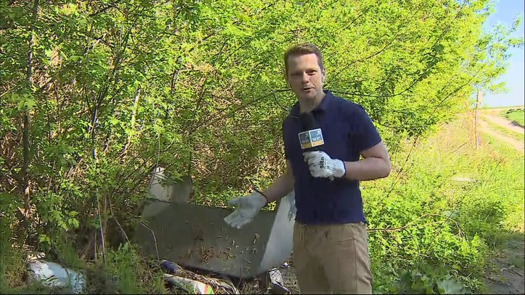 #ZaczynamOdSiebie: Bartosz Kurek uprzątnął śmieci z nielegalnego wysypiska w Wilamach