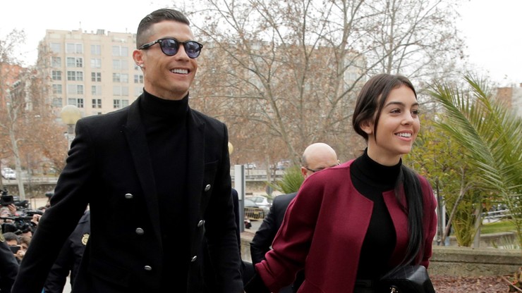 Uśmiechnięty Ronaldo pojawił się w hiszpańskim sądzie (WIDEO)