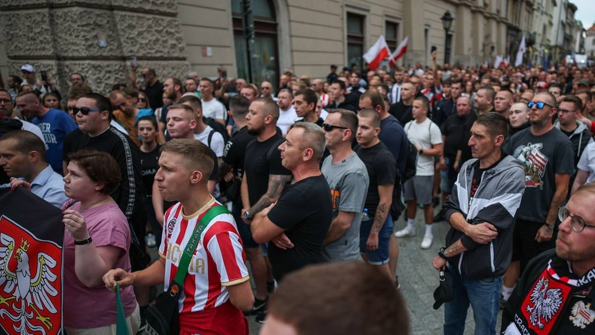 Protesty przeciwko imigracji w całym kraju. Ważny apel policji