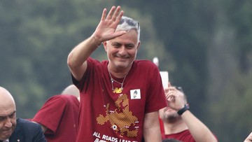 Kibic Romy oświadczył się partnerce na oczach Mourinho (WIDEO) 