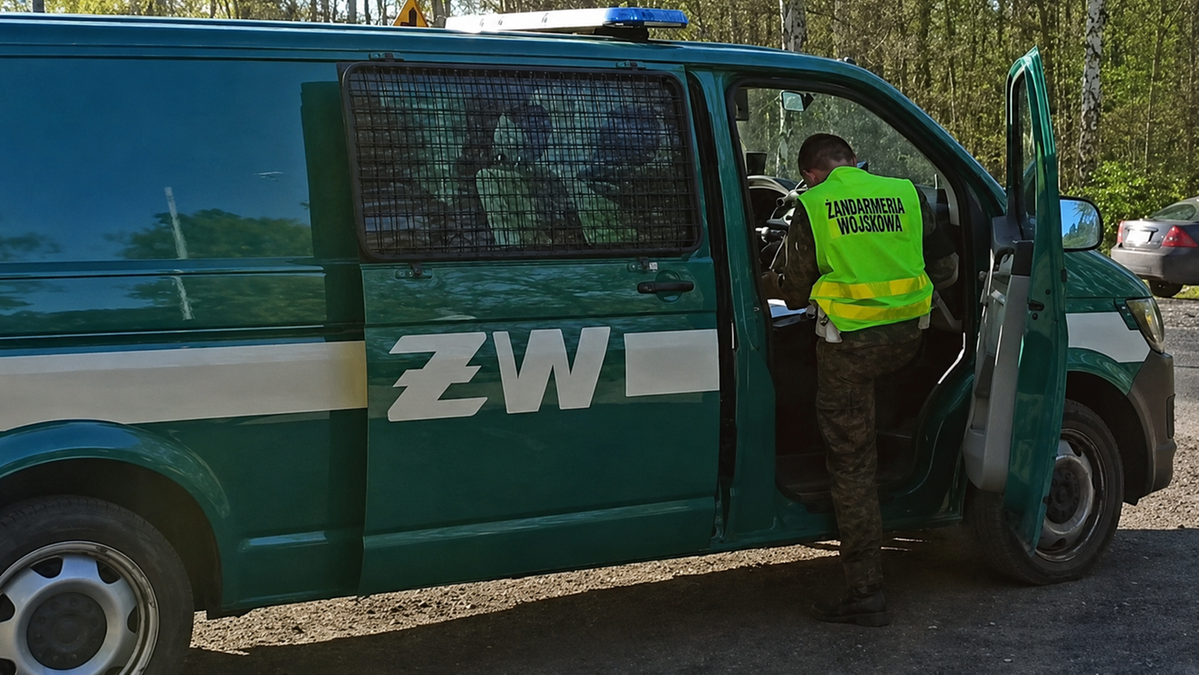 Wypadek wojskowej ciężarówki. Ranni żołnierze, w akcji LPR