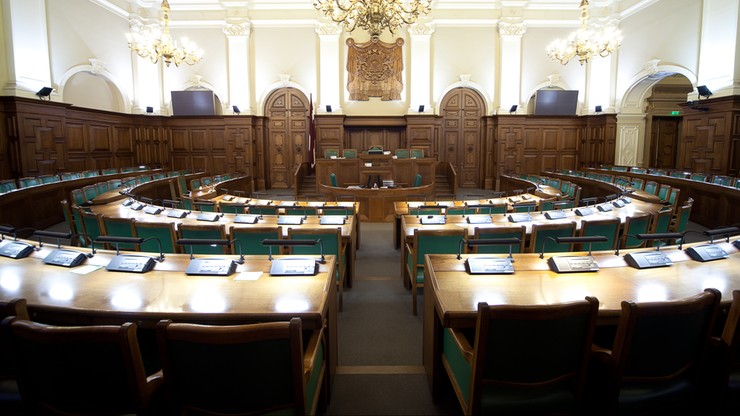 Łotwa. Obowiązek szczepień dla posłów i samorządowców. Nie cały Sejm był zgodny