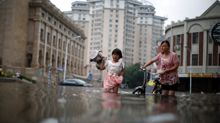 Chiny: 112 ofiar powodzi tylko w tym tygodniu. 16 mln ludzi musiało uciekać przed wodą