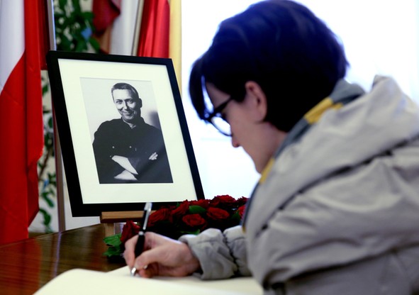 Księga kondolencyjna poświęcona pamięci Młynarskiego