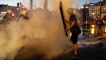Protesty antycovidowe w Grecji i Niemczech. Policja użyła gazu i armatek wodnych