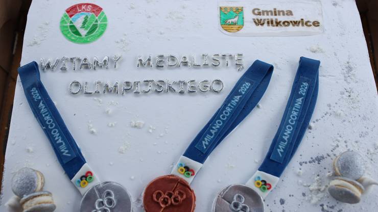 Tort przygotowany na powitanie Kacpra Tomasiaka