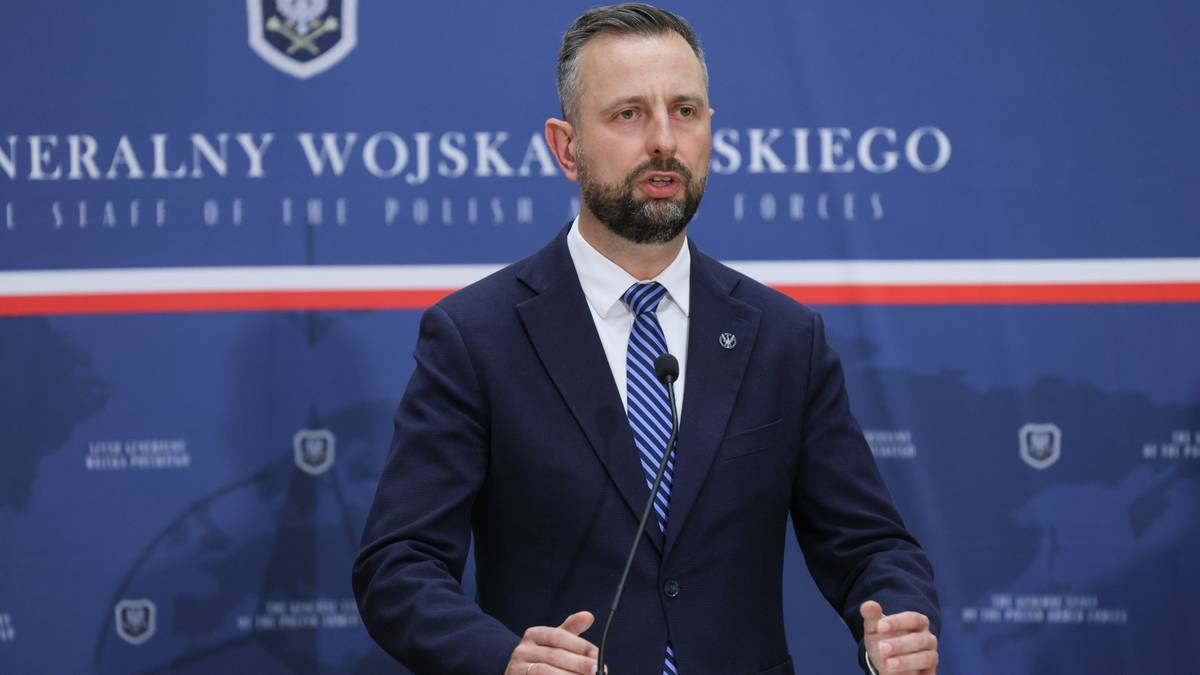 Alert gotowości dla służb. Szef MON przerwał wizytę i wrócił do kraju