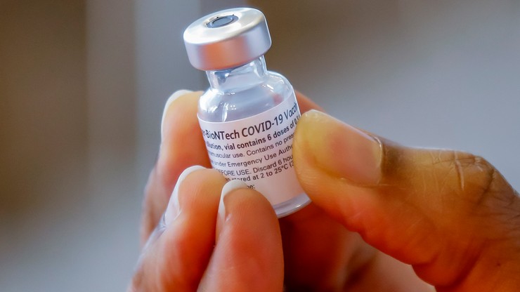 USA. Trzecia dawka szczepionki dla wszystkich. Szczepienia przypominające od września