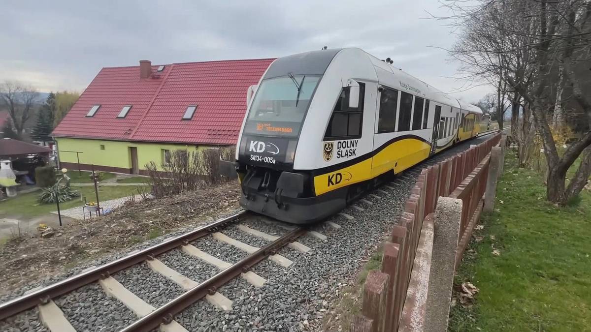 Pociągi stały się zmorą mieszkańców. "Jak można to wytrzymać?"