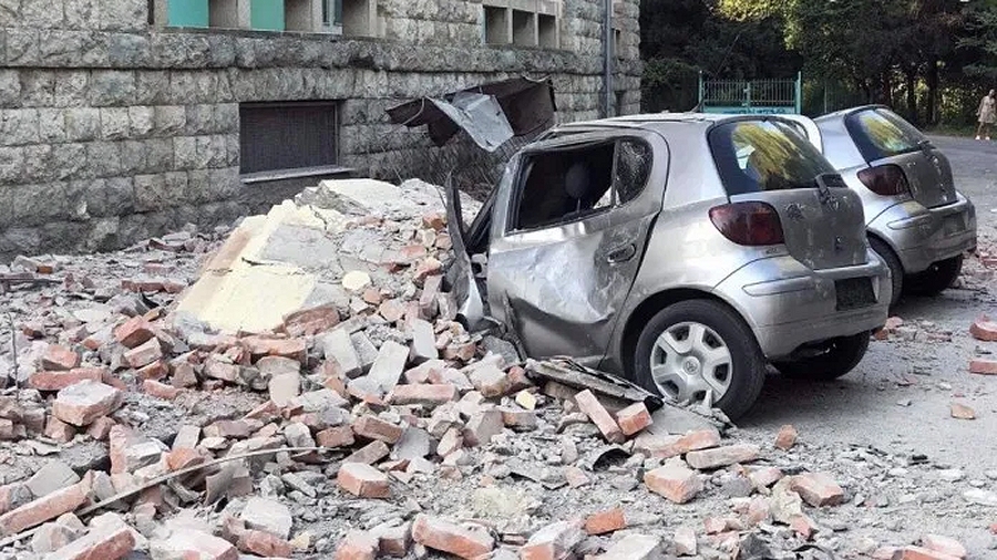 Szkody po trzęsieniu ziemi w Albanii. Fot. Twitter / aa_balkans / @emergenza24.