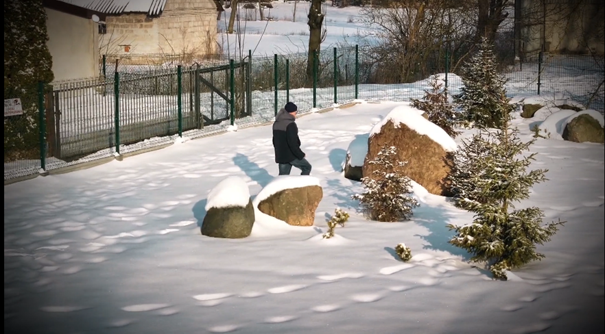 Rolnik pójdzie siedzieć za… kamienie? 14 policjantów nadzoruje prace ziemne w gminie. Absurd w Przasnyszu.