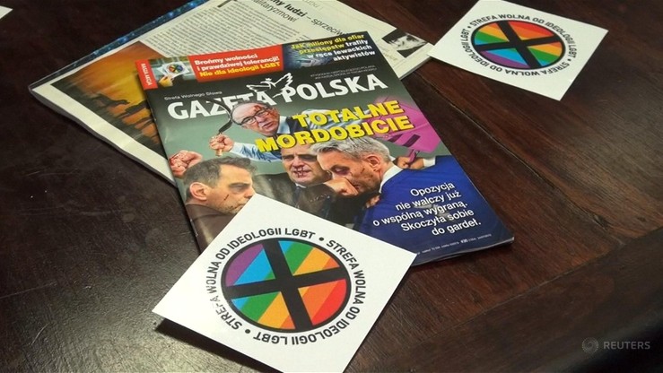 Sąd zakazał sprzedaży "Gazety Polskiej" z naklejką "strefa wolna od LGBT". Sakiewicz: to fake news