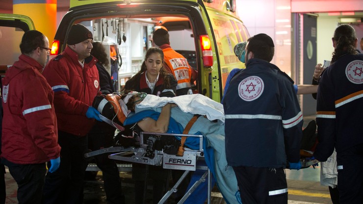 W ataku palestyńskich nożowników zmarła Izraelka. Dwóch napastników nie żyje