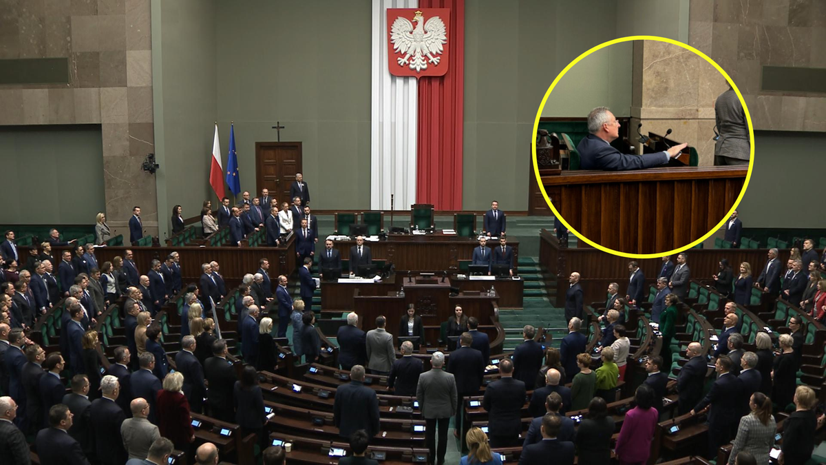Bartłomiej Sienkiewicz nie wstał podczas śpiewania hymnu w Sejmie. Tłumaczy swoje zachowanie