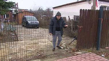 Oferuje montaż bram i ogrodzeń. Wielu poszkodowanych