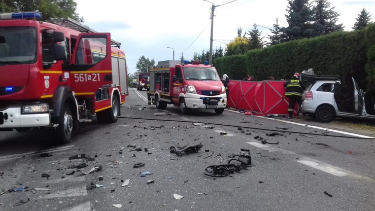Zderzenie autobusu miejskiego z samochodem w Raciborzu. Nie żyje mężczyzna i dziecko