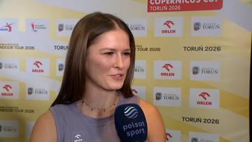 Pia Skrzyszowska podczas wywiadu na tle baneru z logotypami sponsorów i napisem Toruń 2026.