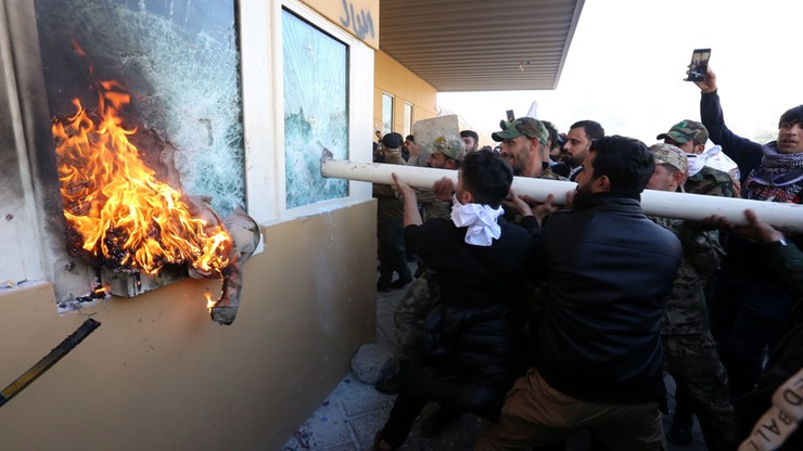 Amerykańcy żołnierze użyli gazu przeciwko protestującym przed ambasadą w Bagdadzie